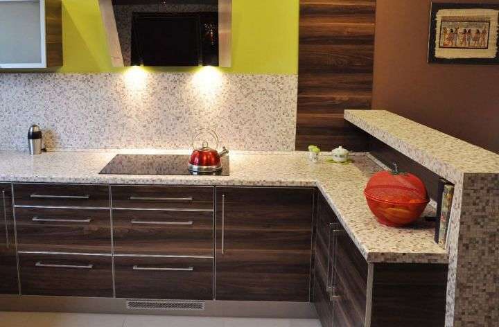 Кухня с пластиковыми фасадами 8